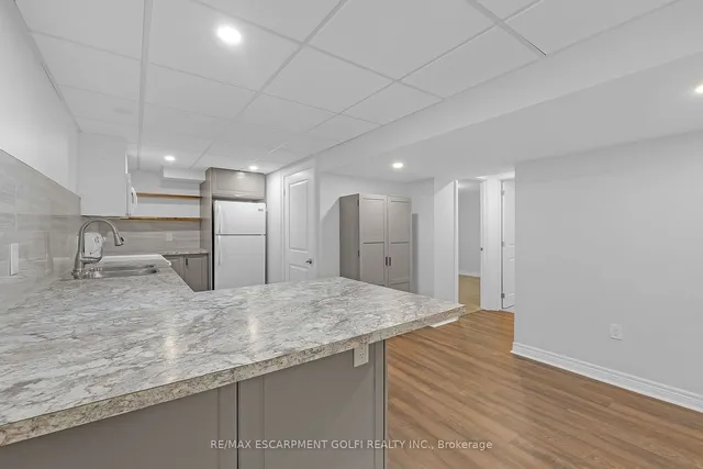 Additional image 28 of 10 Warren Ave