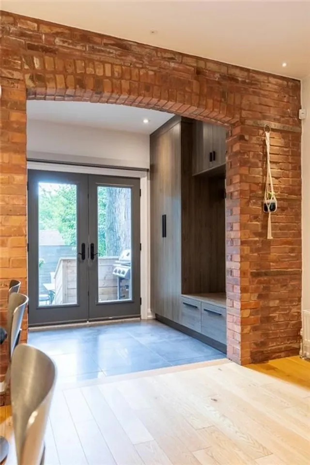 Additional image 21 of 15 MELROSE Ave