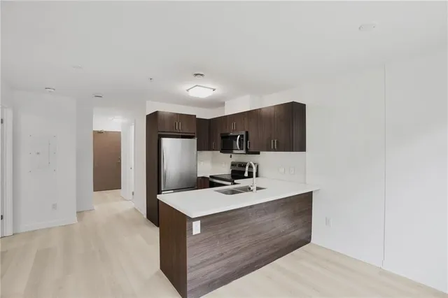 Additional image 6 of 467 CHARLTON Ave Unit 202