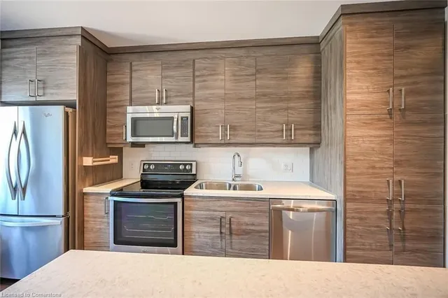 Additional image 9 of 2 KING St Unit 208