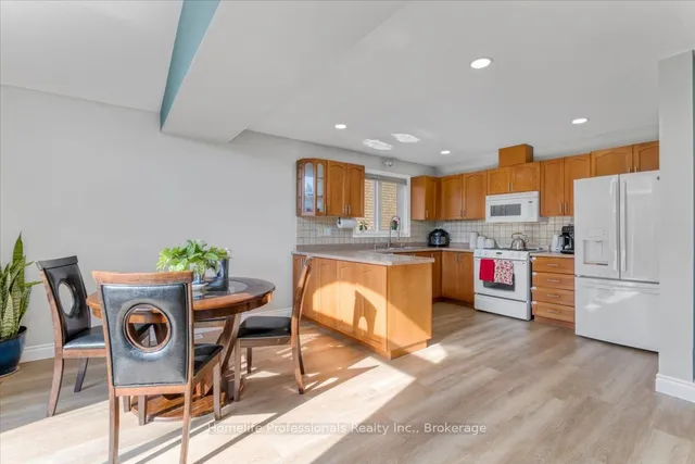 Additional image 21 of 55 Alexsia Crt