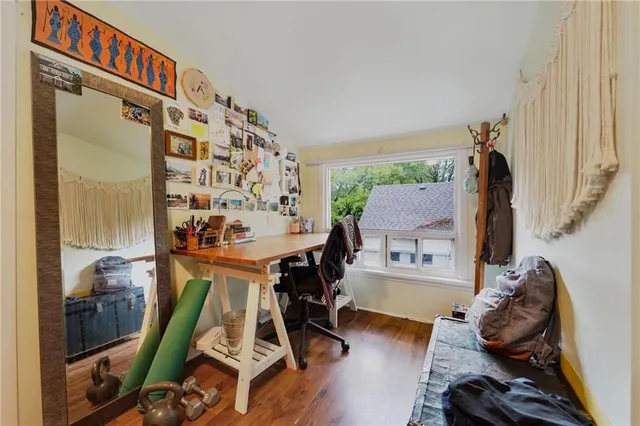 Additional image 23 of 105 WARD Ave