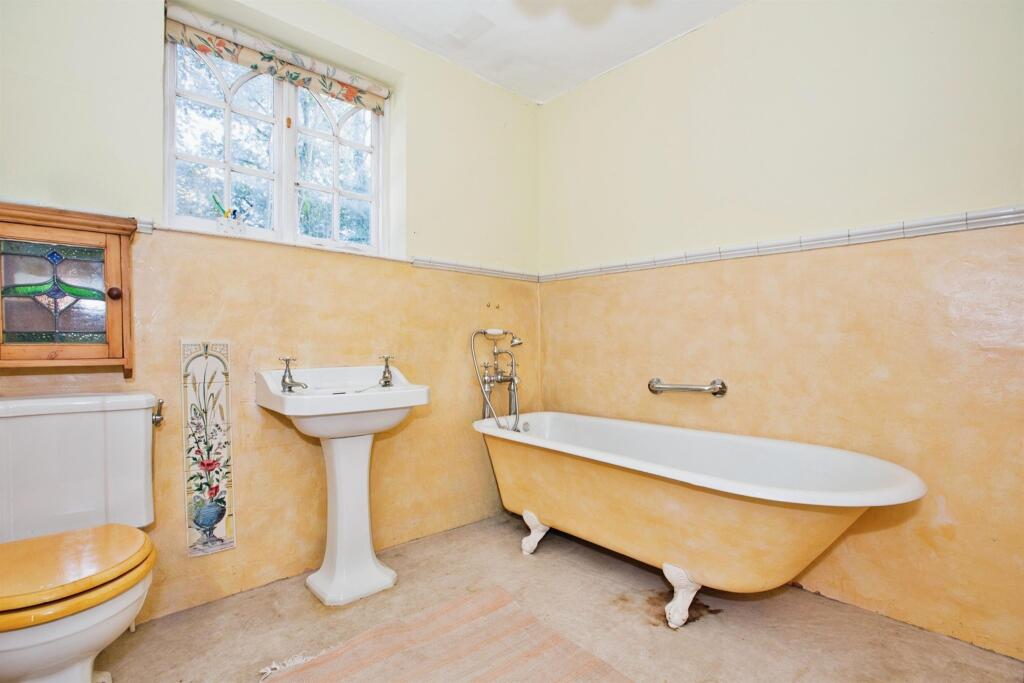 Additional image 17 of Kennel Batch, Wells