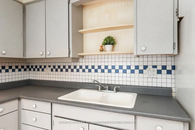 Additional image 9 of 79 Glen Castle Dr