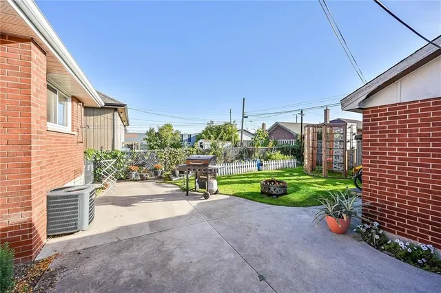 Additional image 40 of 8 LAMPTON Pl