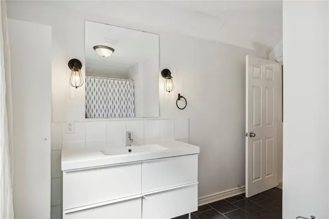 Additional image 13 of 18 MARS Ave