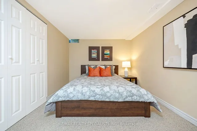 Additional image 33 of 6 Vanstraalen St