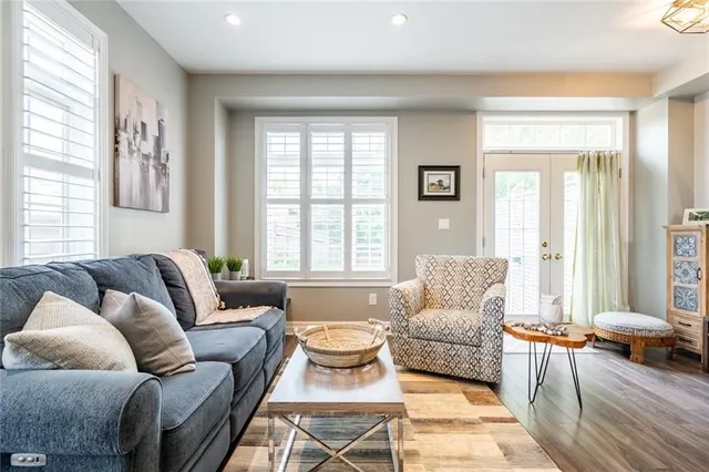 Additional image 9 of 82 COLE St