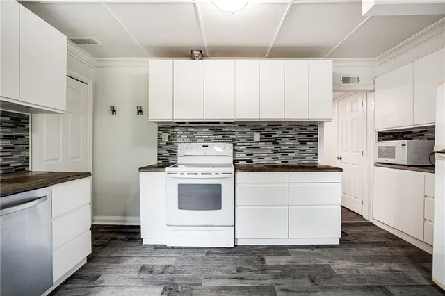 Additional image 33 of 170 LAKE Ave