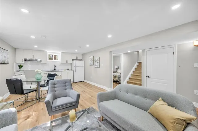 Additional image 28 of 66 HOWE Ave