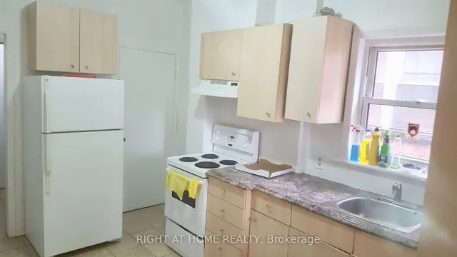 Additional image 24 of 24 Spadina Ave