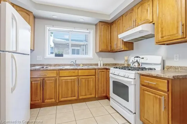 Additional image 9 of 224 Brucedale Ave