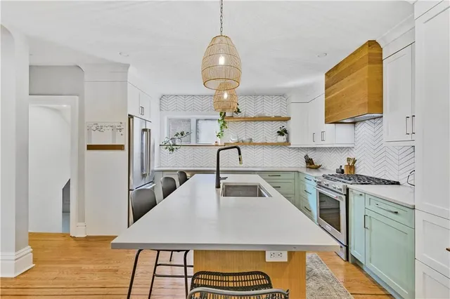 Additional image 14 of 74 HYDE PARK Ave