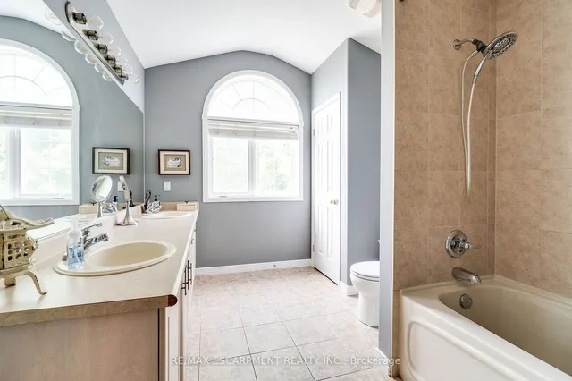 Additional image 29 of 72 Sidney Cres