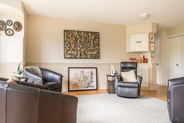 Additional image 7 of 180 LIMERIDGE Rd Unit 301