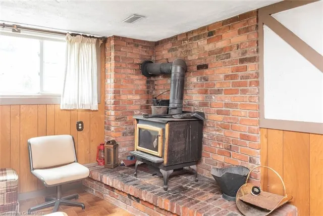 Additional image 40 of 14 Calvert Ave