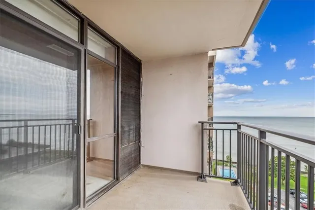 Additional image 19 of 500 GREEN Rd Unit 1411