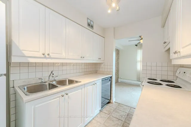 Additional image 13 of 1964 Main St Unit 803