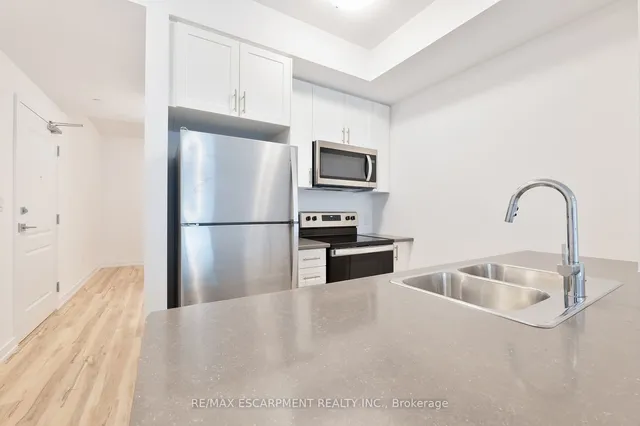 Additional image 11 of 460 DUNDAS St Unit 301