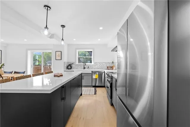 286 EAST 18TH St