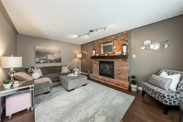 Additional image 16 of 16 BENVENUTO Cres