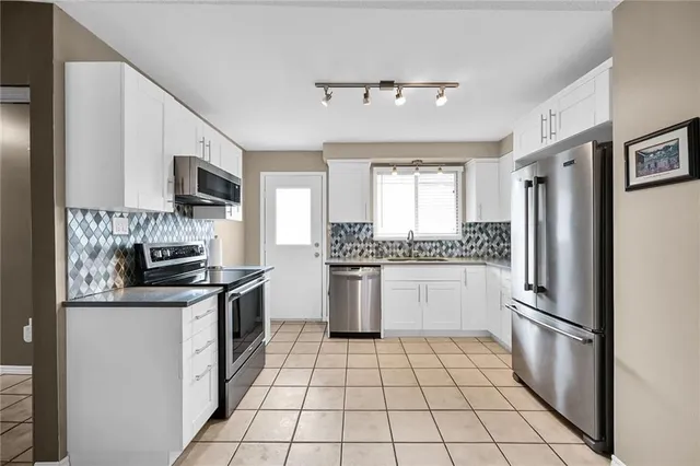 Additional image 19 of 5 RIDELL Cres