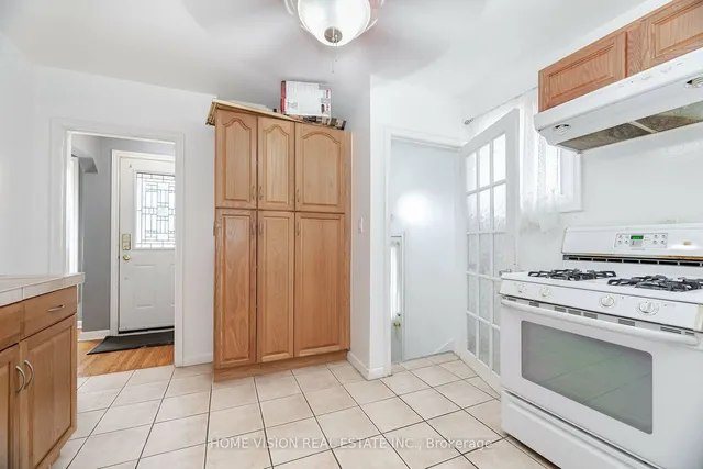 Additional image 25 of 44 Clarendon Ave