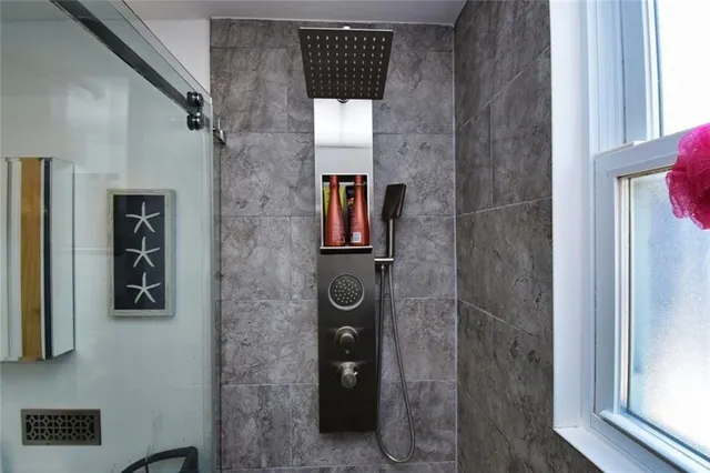 Additional image 28 of 86 GRAHAM Ave