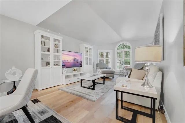 Additional image 11 of 524 CALDER St