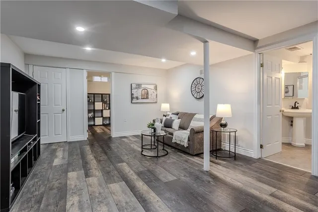 Additional image 40 of 96 LAURENDALE Ave