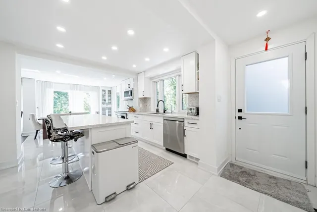 Additional image 6 of 704 Old Dundas Rd