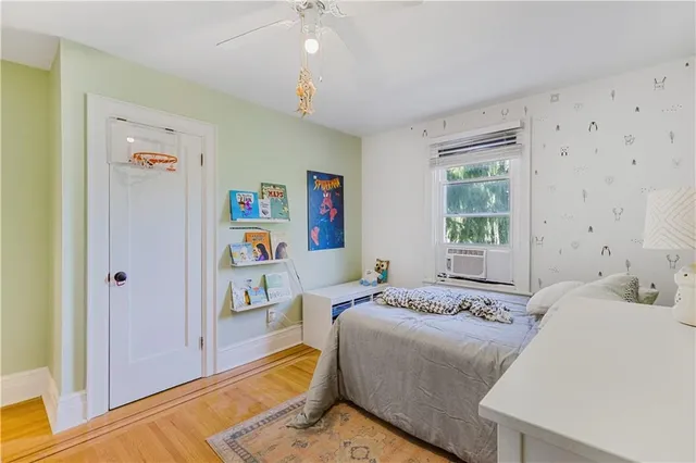 Additional image 40 of 74 HYDE PARK Ave