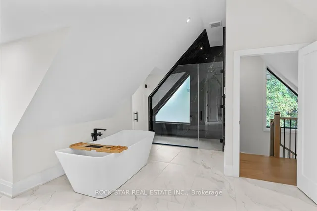 Additional image 27 of 21 Clare Ave