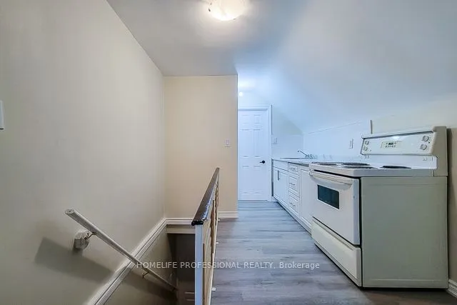 Additional image 3 of 300 Balmoral Ave