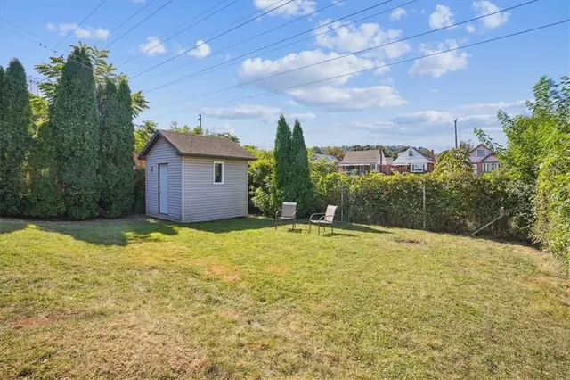 Additional image 36 of 408 COCHRANE Rd