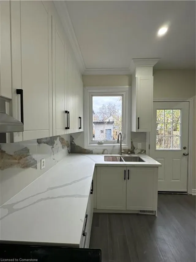 Additional image 30 of 57 Beach Rd