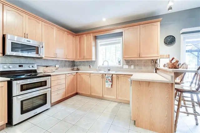 Additional image 13 of 72 SIDNEY Cres