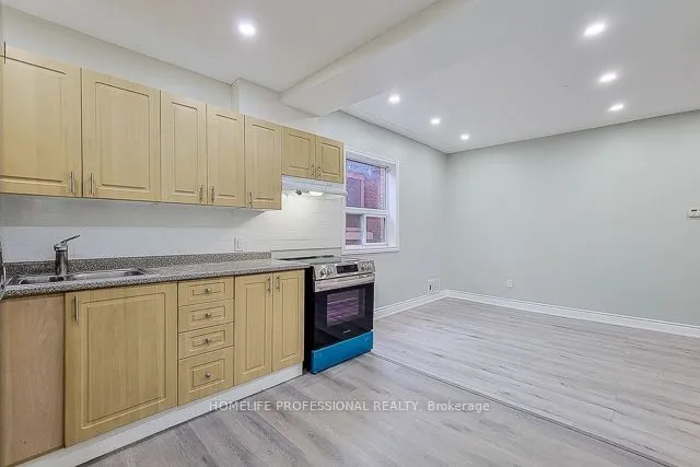 Additional image 19 of 300 Balmoral Ave