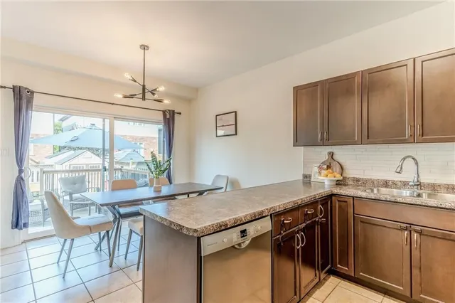 Additional image 12 of 31 TOPAZ St