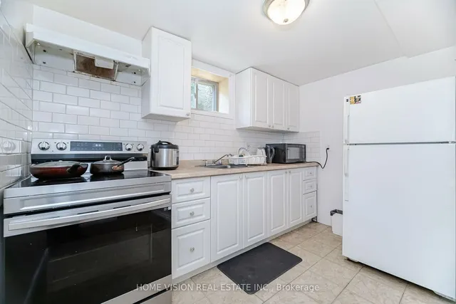 Additional image 31 of 44 Clarendon Ave