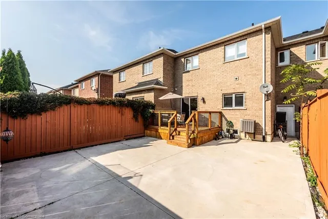 Additional image 12 of 21 Pebble Valley Ave