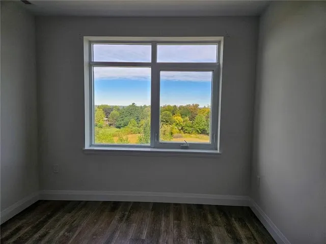 Additional image 7 of 1 REDFERN Ave Unit 435