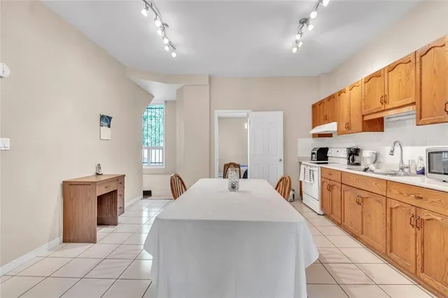 Additional image 8 of 260 BAY St