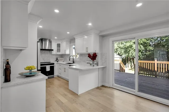 Additional image 9 of 1 ATHENS St