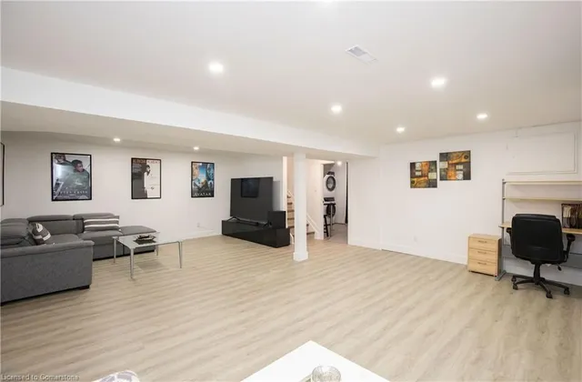 Additional image 37 of 76 Pinewarbler Dr