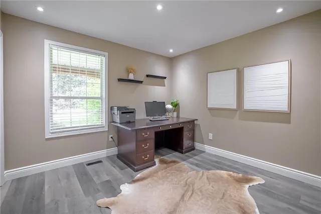 Additional image 17 of 5 ELLEN St