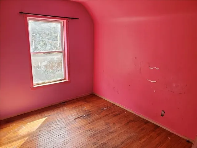 Additional image 8 of 54 DOUGLAS Ave