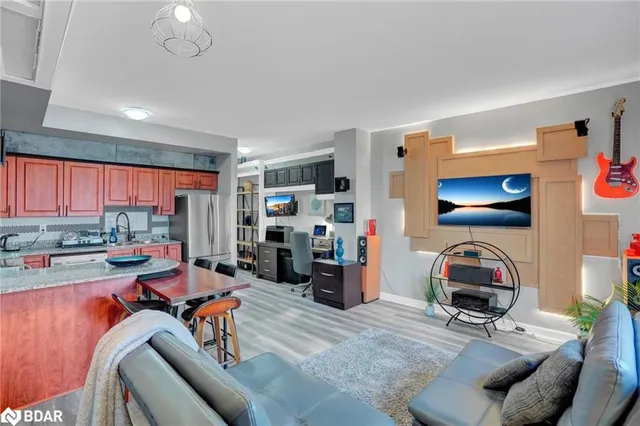 Additional image 10 of 135 James Street South St Unit 612