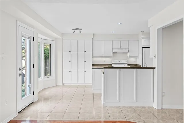 Additional image 16 of 80 STRATHROY Cres