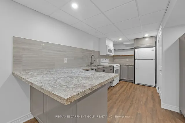 Additional image 27 of 10 Warren Ave